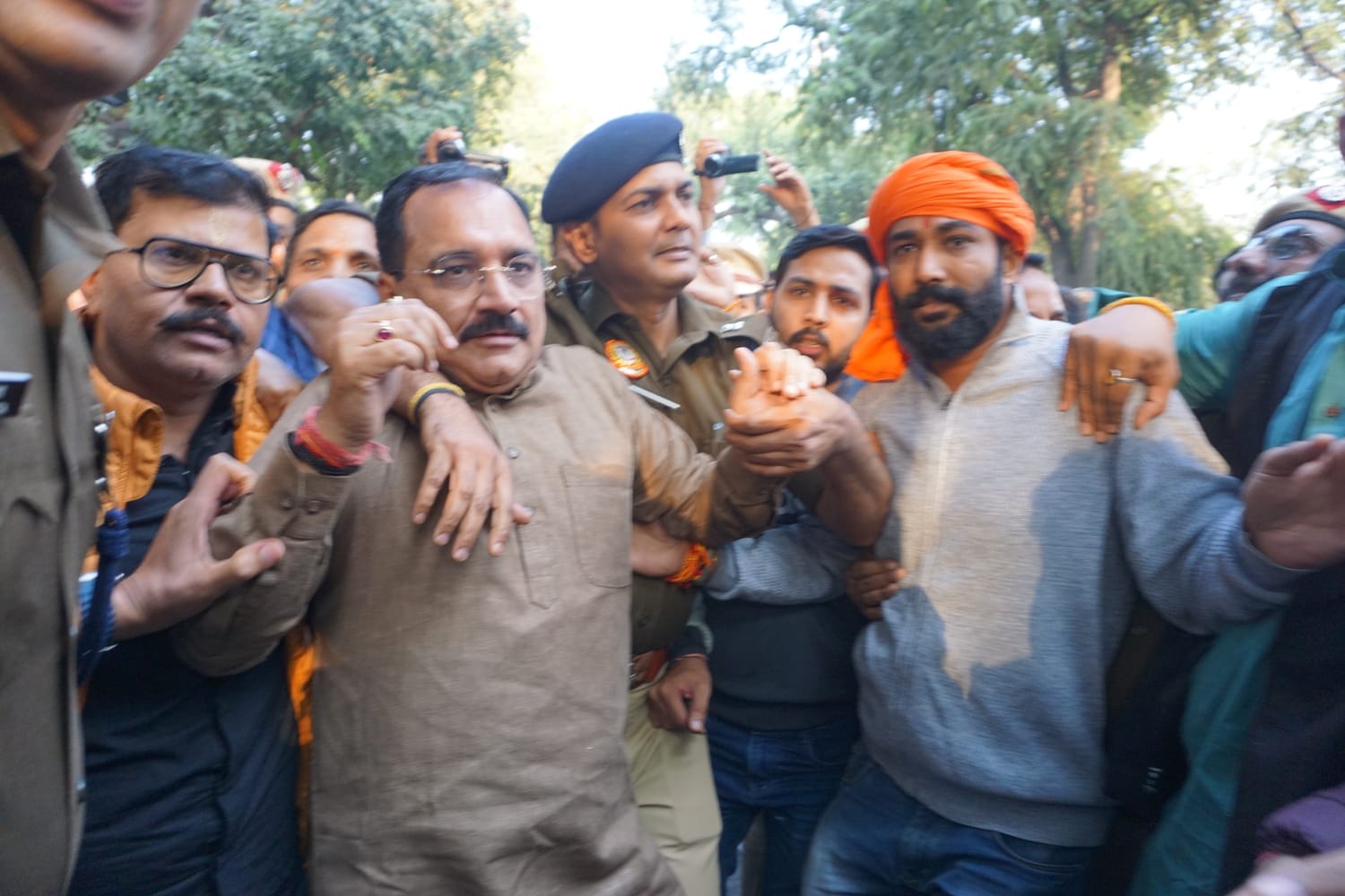 भाजपा के हजारों कार्यकर्ताओं के साथ कांग्रेस के सांसद धीरज साहू के प्रतिष्ठानों से लगभग 250 करोड़ नगद बरामद होने के बाद भी कांग्रेस नेतृत्व की चुप्पी जो अपने आप में भ्रष्टाचार एवं काले धन को संरक्षण है के विरूद्ध कांग्रेस मुख्यालय पर प्रदर्शन